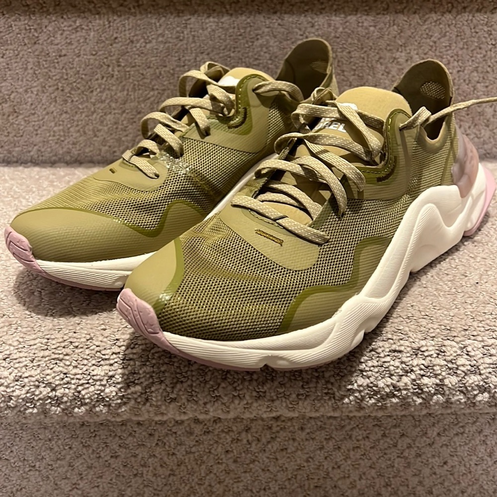 NWOT Sorel Sneakers
